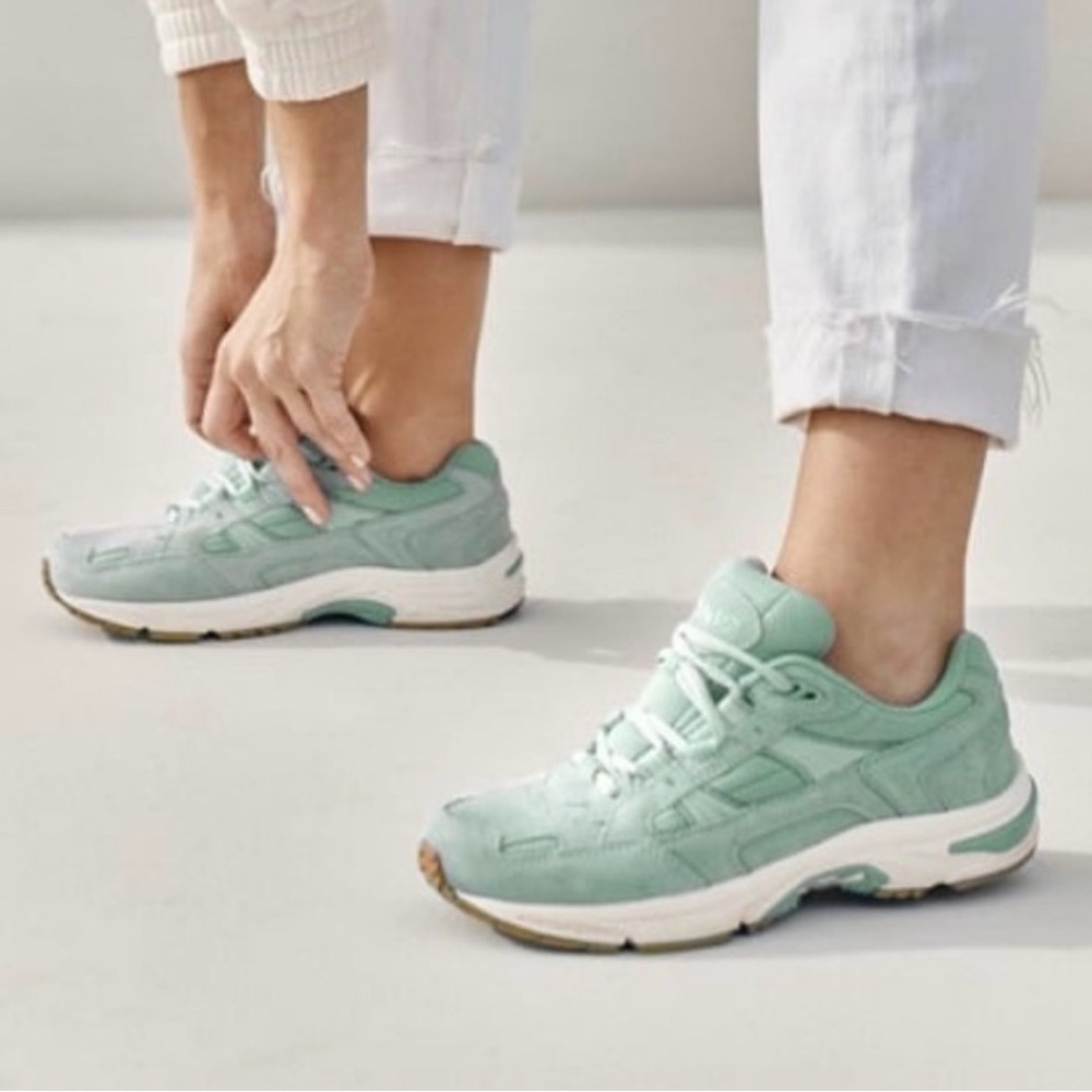 Vionic Classic Walker Iii Menta Green Active Moti… - image 1